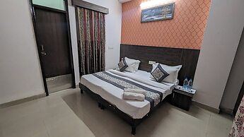 Mauryan Express Hotel Dashrathpuri Metro