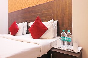 Mauryan Express Hotel Dashrathpuri Metro