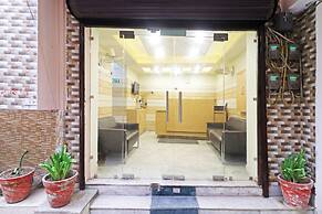 Mauryan Express Hotel Dashrathpuri Metro
