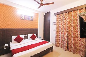 Mauryan Express Hotel Dashrathpuri Metro