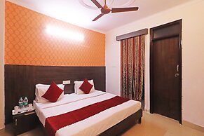 Mauryan Express Hotel Dashrathpuri Metro