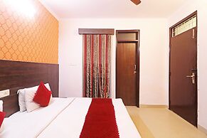 Mauryan Express Hotel Dashrathpuri Metro