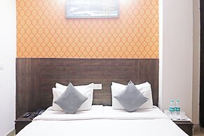 Mauryan Express Hotel Dashrathpuri Metro