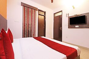 Mauryan Express Hotel Dashrathpuri Metro