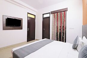 Mauryan Express Hotel Dashrathpuri Metro