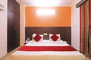 Mauryan Express Hotel Dashrathpuri Metro