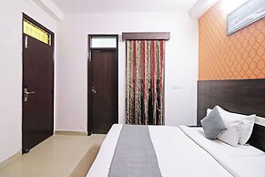 Mauryan Express Hotel Dashrathpuri Metro