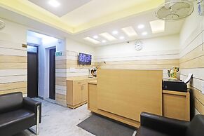 Mauryan Express Hotel Dashrathpuri Metro
