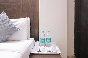 Mauryan Express Hotel Dashrathpuri Metro