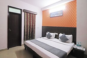 Mauryan Express Hotel Dashrathpuri Metro