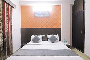 Mauryan Express Hotel Dashrathpuri Metro