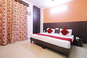 Mauryan Express Hotel Dashrathpuri Metro