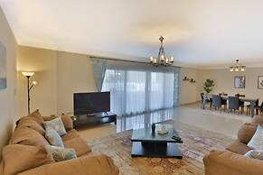 Parkside boutique 3 bedroom apartment