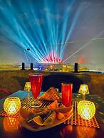 Aziz Palace Front Pyramids View & Rooftop Restaurant