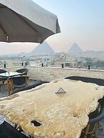 Aziz Palace Front Pyramids View & Rooftop Restaurant