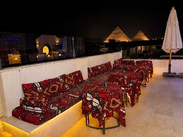 Aziz Palace Front Pyramids View & Rooftop Restaurant