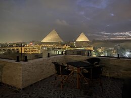 Aziz Palace Front Pyramids View & Rooftop Restaurant