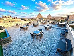 Aziz Palace Front Pyramids View & Rooftop Restaurant