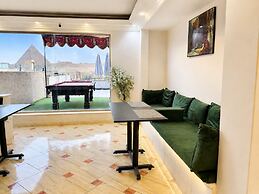Aziz Palace Front Pyramids View & Rooftop Restaurant