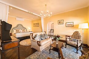 The Victorian Manor