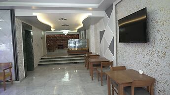 MOJO OTEL ALSANCAK
