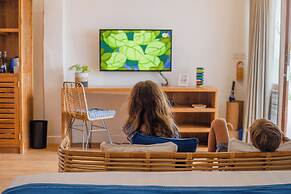 Playgrounds Wave Lodge