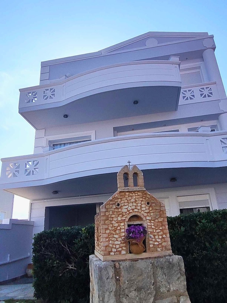 Villa Aphrodite with sea & mountain view