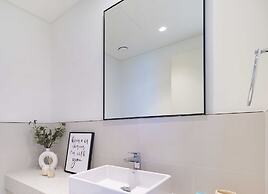 LUX The Marina Vista Beachfront Suite
