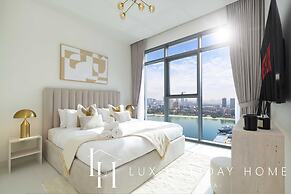 LUX The Marina Vista Beachfront Suite