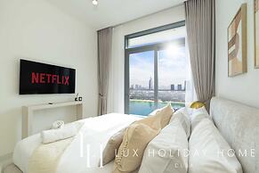 LUX The Marina Vista Beachfront Suite
