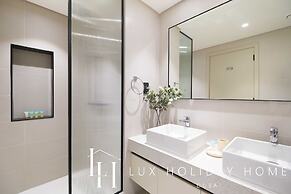 LUX The Marina Vista Beachfront Suite