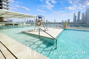 LUX The Marina Vista Beachfront Suite