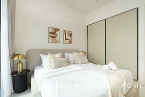 LUX The Marina Vista Beachfront Suite