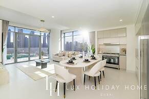 LUX The Marina Vista Beachfront Suite