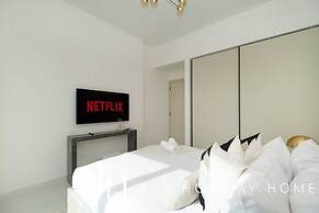 LUX The Marina Vista Beachfront Suite
