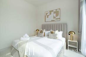 LUX The Marina Vista Beachfront Suite