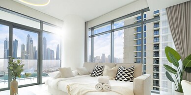 LUX The Marina Vista Beachfront Suite