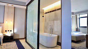 Five seasons Hotel & Spa