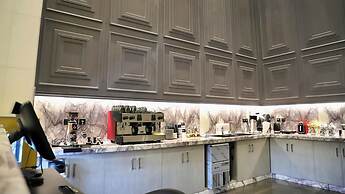 Five seasons Hotel & Spa