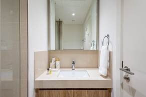 SuperHost - Downtown Delight 2BR Apt Opposite Burj Khalifa