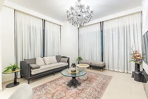 SuperHost - Downtown Delight 2BR Apt Opposite Burj Khalifa