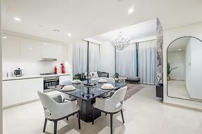 SuperHost - Downtown Delight 2BR Apt Opposite Burj Khalifa