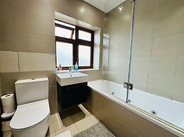 Spacious 6 Bed House in Wembley