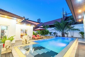 Seaside Villa 2 Pools beach at 50m