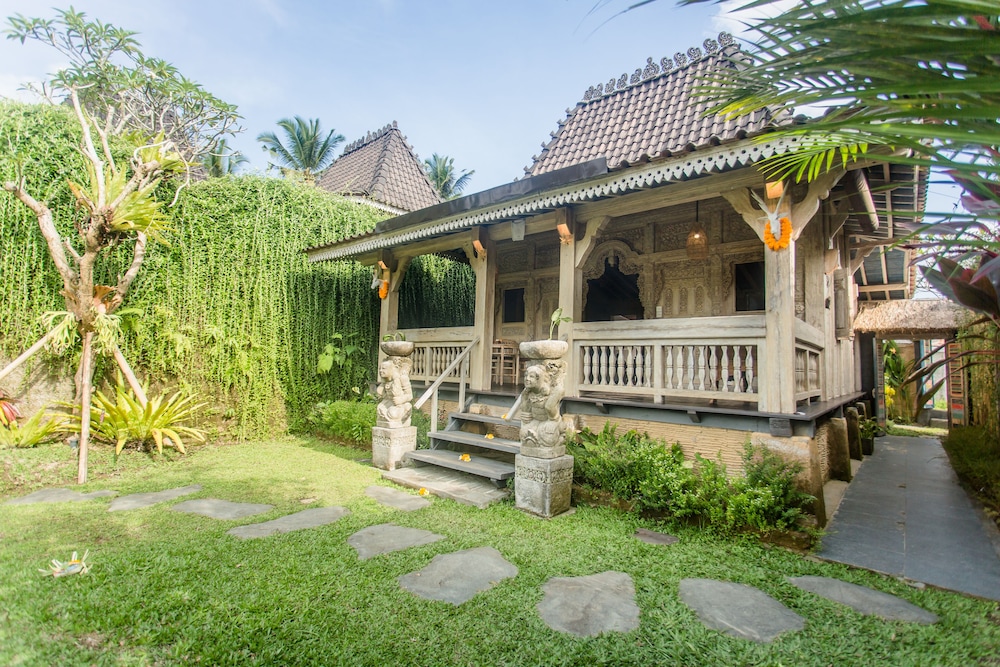 Wooden Ganeca Villas by GenuineHost