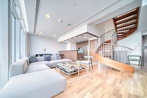 Prime Difc Duplex With Iconic Skyline Views