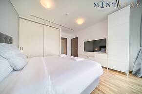 Prime Difc Duplex With Iconic Skyline Views