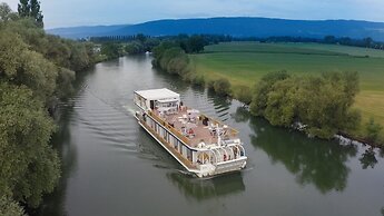 Boutique Boat Hotel Attila