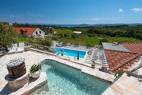 Three Holiday Homes - H1 Azur