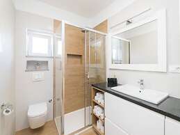 Mihael Holiday House